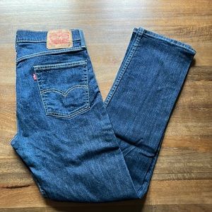 Mens Levi’s - style 513, size 33x32, dark wash